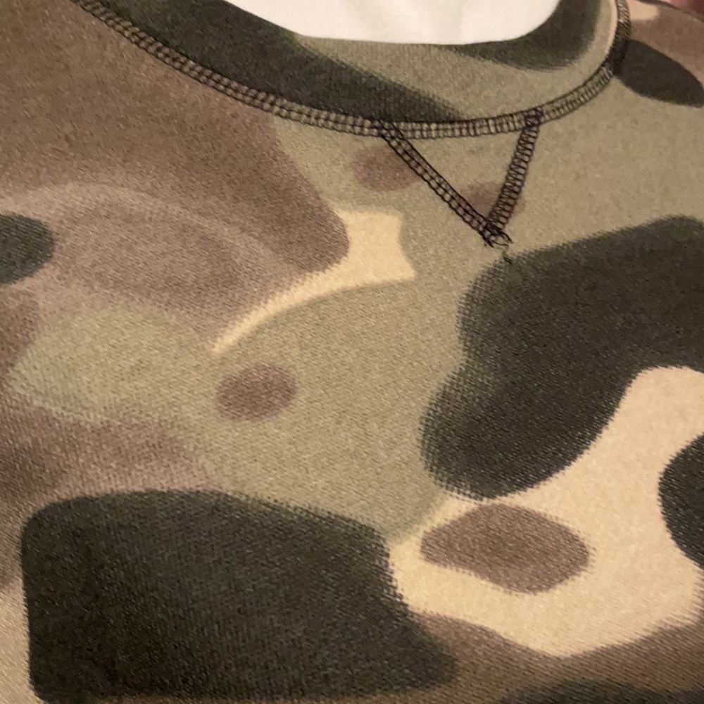 Kendall + Kylie Camo Oversized Cropped - Picture 2 of 6